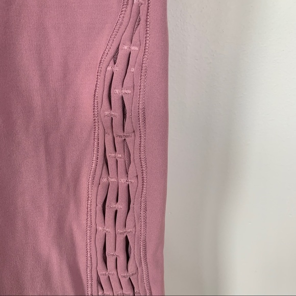 Lululemon Rose Color Full-On Luxtreme, Mesh Detail Capris Size 4 - Picture 3 of 5